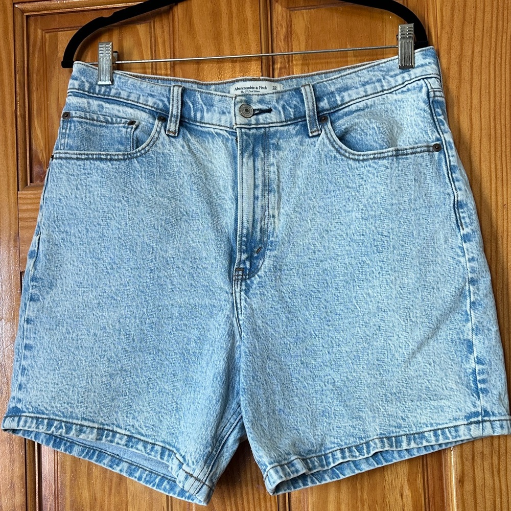 Abercrombie & Fitch Light Blue Denim Women's Shorts - 7” Dad Shorts High Rise
